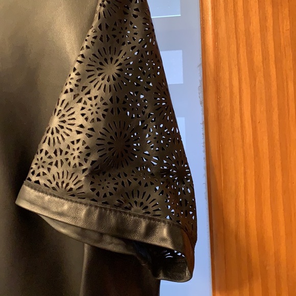 Top - Picture 4 of 5